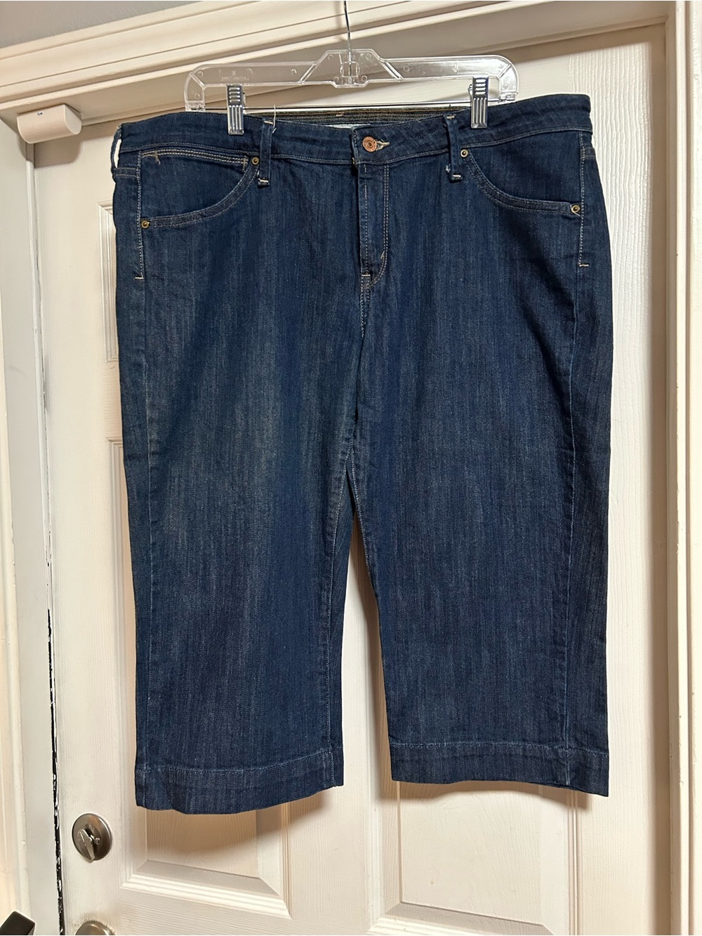 Levi Strauss Dark Wash  Denim Capris